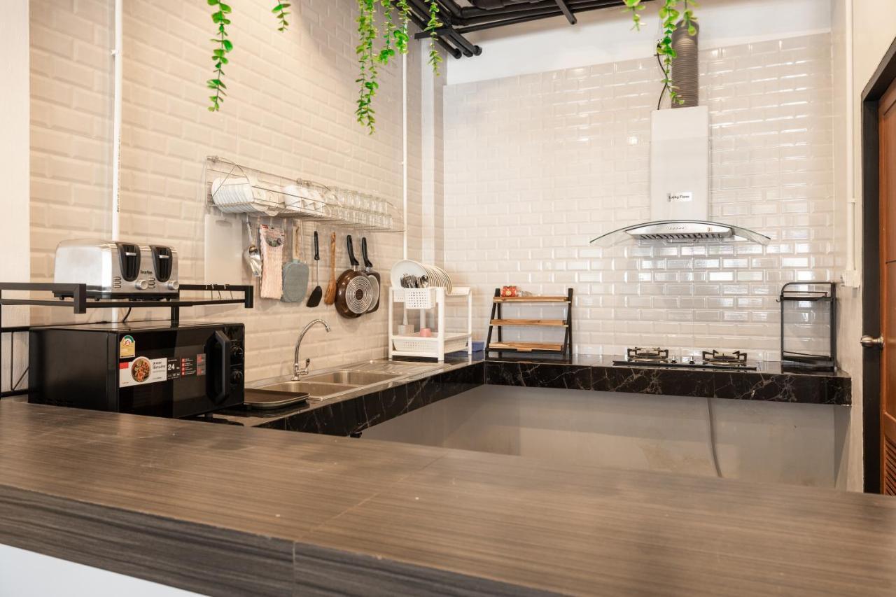 Marco Polo Phuket Poshtel & Bistro Hostel Εξωτερικό φωτογραφία